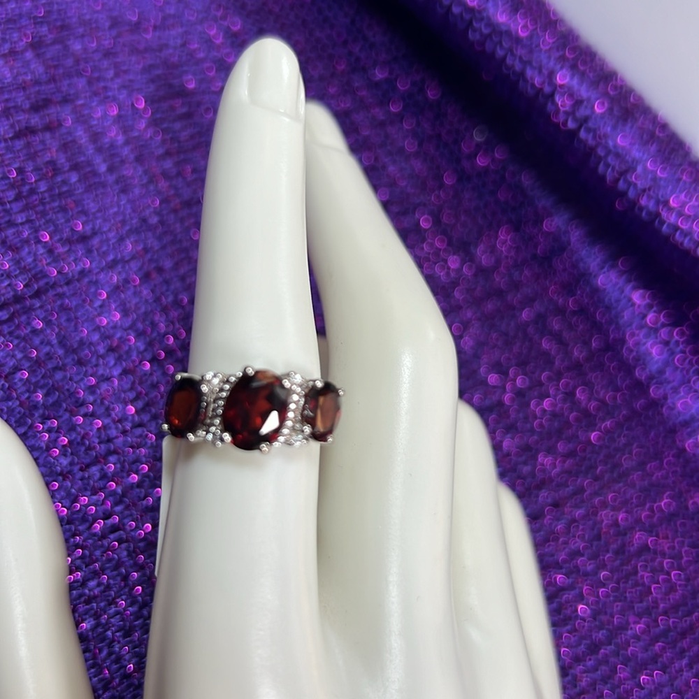 Vermelho Garnet & White Zircon Ring - Picture 4 of 9